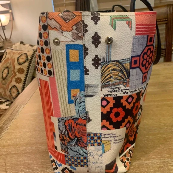 Tory Burch Limited Edition Kerrington Tote
Bag - Picture 2 of 16